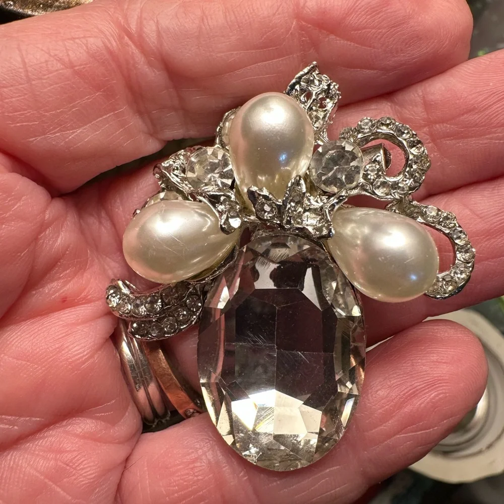 Elegant Silver Toned and Simulated Pearl Brooch Unbranded